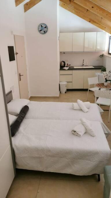 A Wonderful Studio6 Apt In The Center Of เยรูซาเลม ภายนอก รูปภาพ