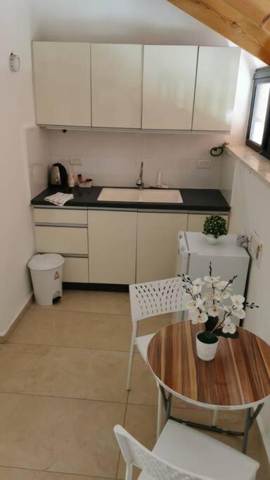 A Wonderful Studio6 Apt In The Center Of เยรูซาเลม ภายนอก รูปภาพ